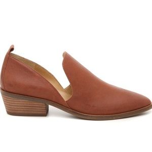 Lucky 🍀 Brand • Macce Slip-on, V cutouts, sz 9